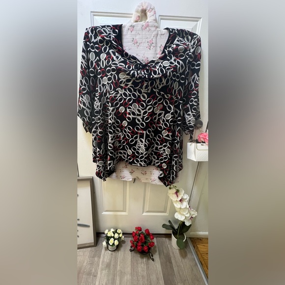 Ladies plus  fashion bug 30/32W asymmetrical print blouse - Picture 5 of 15